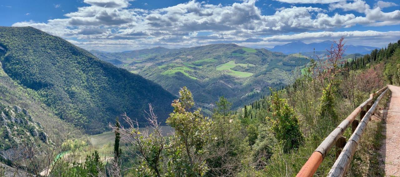 La Forestale Luxury Ecolodge B&B Primo Piano Acqualagna Dış mekan fotoğraf